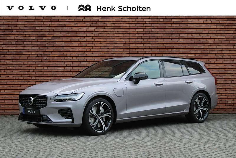 Zilver Nieuw 2025 Volvo V60 Plus Stationwagen | € 64.429 (Iets duurder) - Afbeelding 1/4