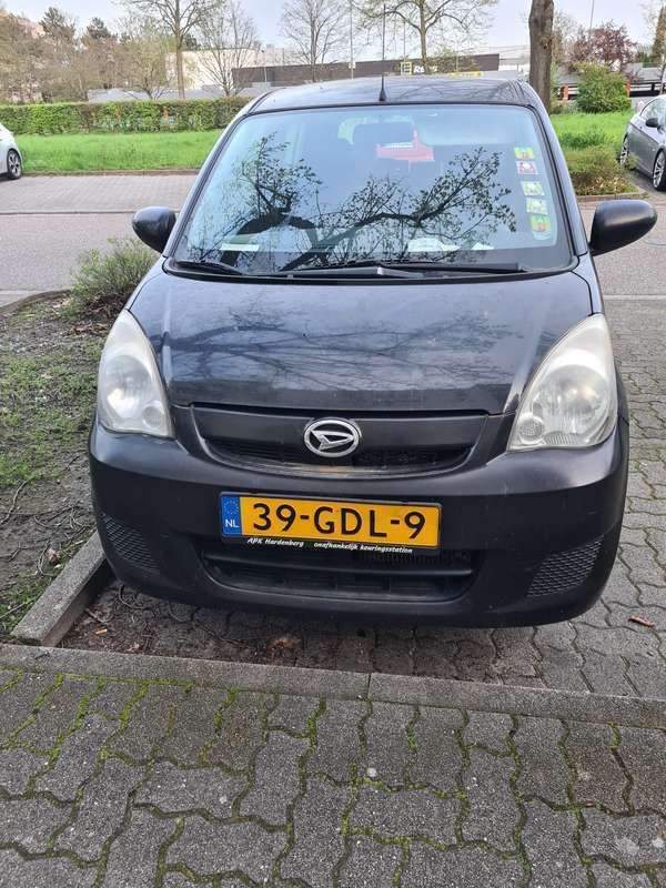 Zwart Gebruikt 2008 Daihatsu Cuore Hatchback | € 625 (Goede deal) - Afbeelding 1/4