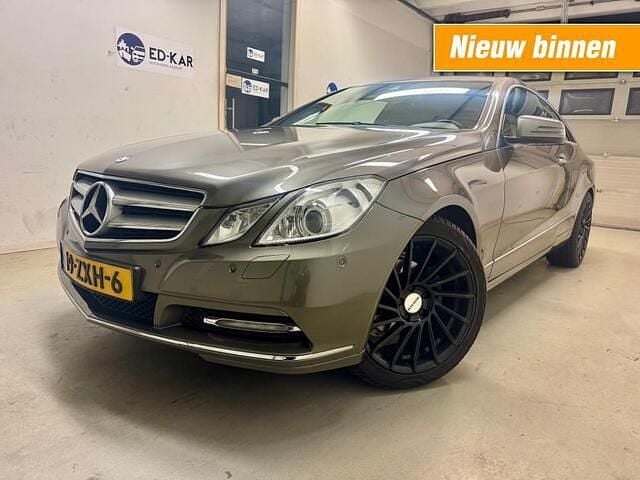 Grijs Occasion 2013 Mercedes E200 Avantgarde Coupé | € 11.595 (Goede deal) - Afbeelding 1/4