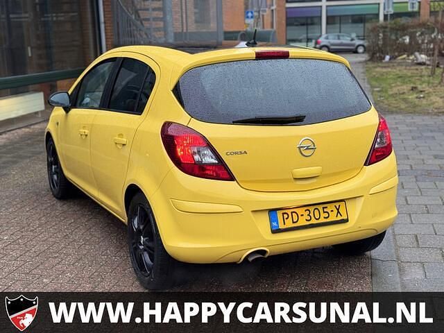 Occasion Opel Corsa Design Edition 101 PK (74 kW) 2014 Geel Hatchback
