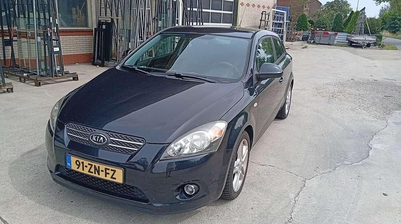 Gebruikt 2008 Kia ProCeed LX Hatchback | € 1.900 (Goede deal) - Afbeelding 1/4