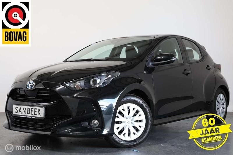 Zwart Gebruikt 2024 Toyota Yaris Hybrid Business Edition Hatchback | € 22.400 (Goede deal) - Afbeelding 1/4