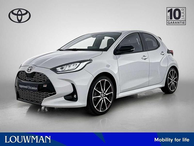 Wit Occasion 2024 Toyota Yaris Hybrid Limited Hatchback | € 28.950 (Duur) - Afbeelding 1/4