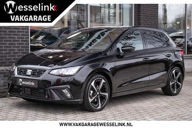 Zwart (metallic) Gebruikt 2025 Seat Ibiza Business Hatchback | € 26.950 (Duur) - Afbeelding 1/4