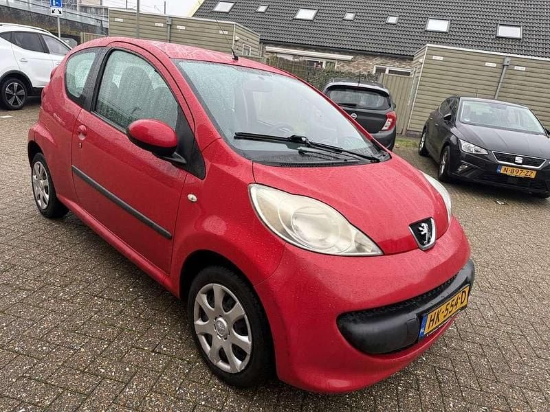 Rood Gebruikt 2005 Peugeot 107 Hatchback | € 899 (Goede deal) - Afbeelding 1/4