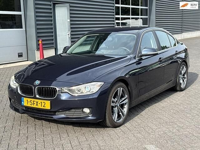 Blauw Gebruikt 2013 BMW 320 Efficient Dynamics Sedan | € 7.950 (Goede deal) - Afbeelding 1/4