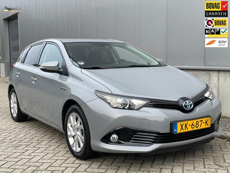 Grijs Gebruikt 2019 Toyota Auris Hybrid Plus Hatchback | € 17.950 (Eerlijke prijs) - Afbeelding 1/4