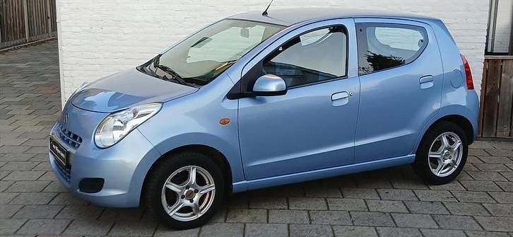 Blauw (metallic) Occasion 2012 Suzuki Alto Hatchback | € 5.999 (Duur) - Afbeelding 1/4