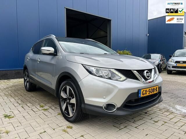 Grijs (metallic) Gebruikt 2015 Nissan Qashqai SUV | € 11.499 (Goede deal) - Afbeelding 1/4