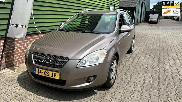 Beige Occasion 2007 Kia Ceed Hatchback | € 995 - Afbeelding 1/4