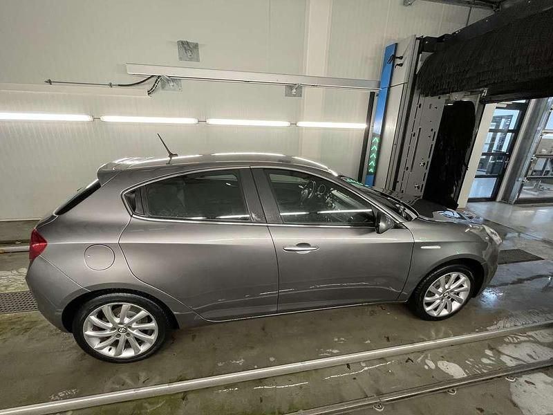 Occasion Alfa Romeo Giulietta Distinctive 170 PK (125 kW) 2012 Grijs Hatchback