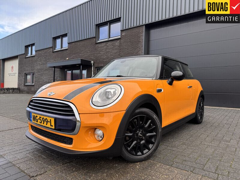 Oranje Gebruikt 2017 Mini Cooper Business Hatchback | € 13.950 (Eerlijke prijs) - Afbeelding 1/4