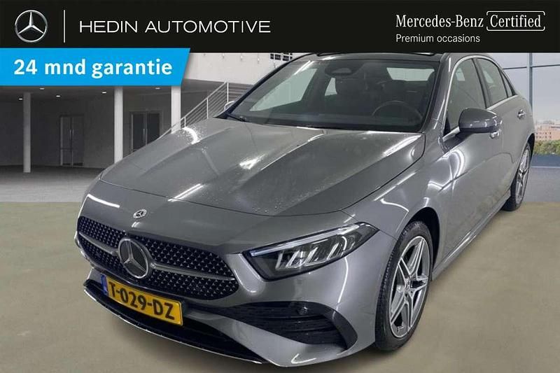 Grijs, metallic lak Gebruikt 2023 Mercedes A250 AMG line Sedan | € 38.490 (Iets duurder) - Afbeelding 1/3
