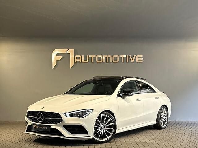 Wit Gebruikt 2021 Mercedes CLA250 AMG Sedan | € 41.890 (Eerlijke prijs) - Afbeelding 1/3