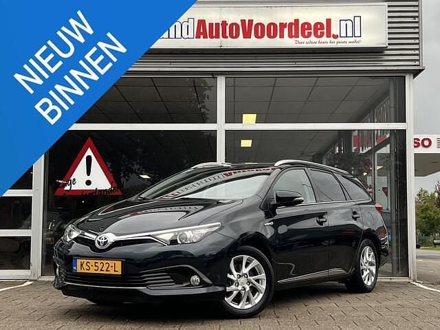 Grijs Gebruikt 2016 Toyota Auris Trend Hatchback | € 10.999 (Goede deal) - Afbeelding 1/4