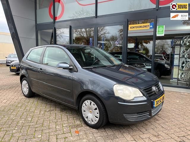 Blauw Gebruikt 2006 VW Polo Hatchback | € 2.999 (Eerlijke prijs) - Afbeelding 1/4