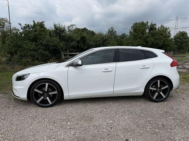 Wit Gebruikt 2015 Volvo V40 R-Design Stationwagen | € 7.000 (Eerlijke prijs) - Afbeelding 1/4