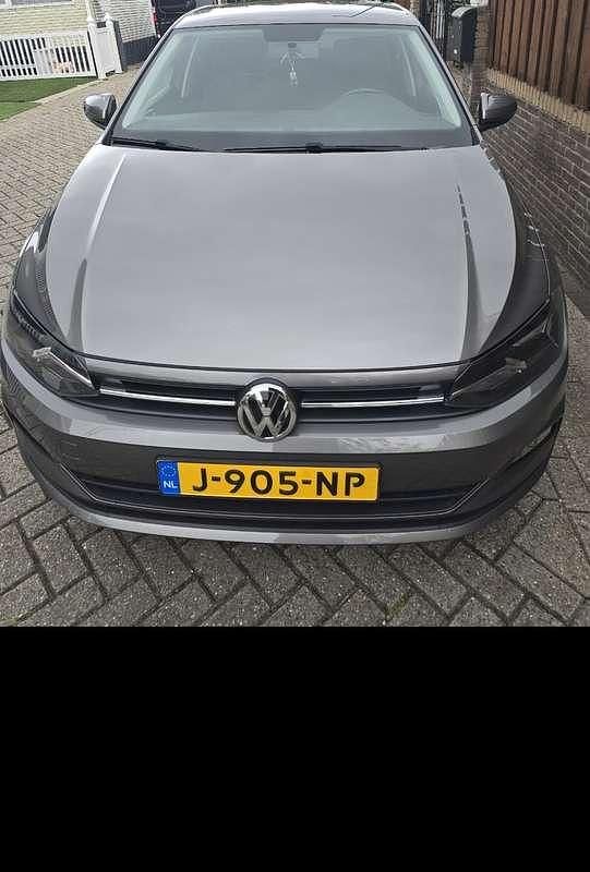 Grijs Gebruikt 2020 VW Polo Comfortline Hatchback | € 12.900 (Goede deal) - Afbeelding 1/4