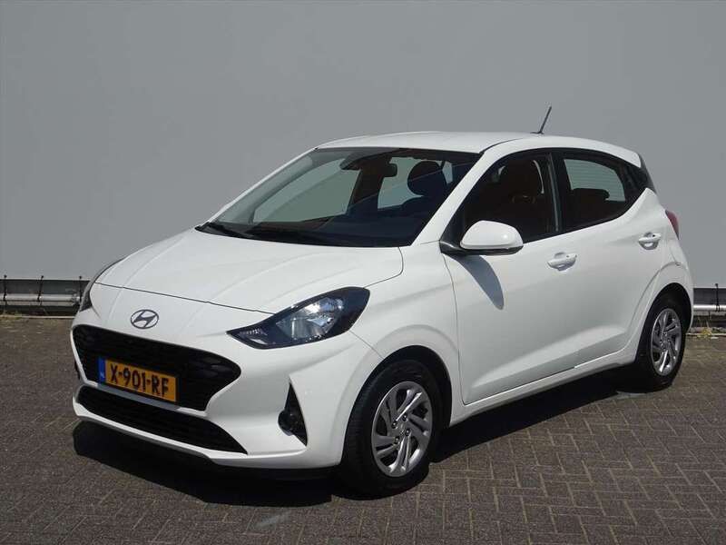 Wit Gebruikt 2024 Hyundai i10 Comfort Hatchback | € 15.940 (Eerlijke prijs) - Afbeelding 1/4