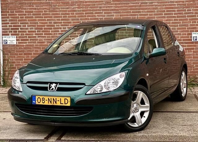 Groen Gebruikt 2004 Peugeot 307 Hatchback | € 2.450 (Iets duurder) - Afbeelding 1/4