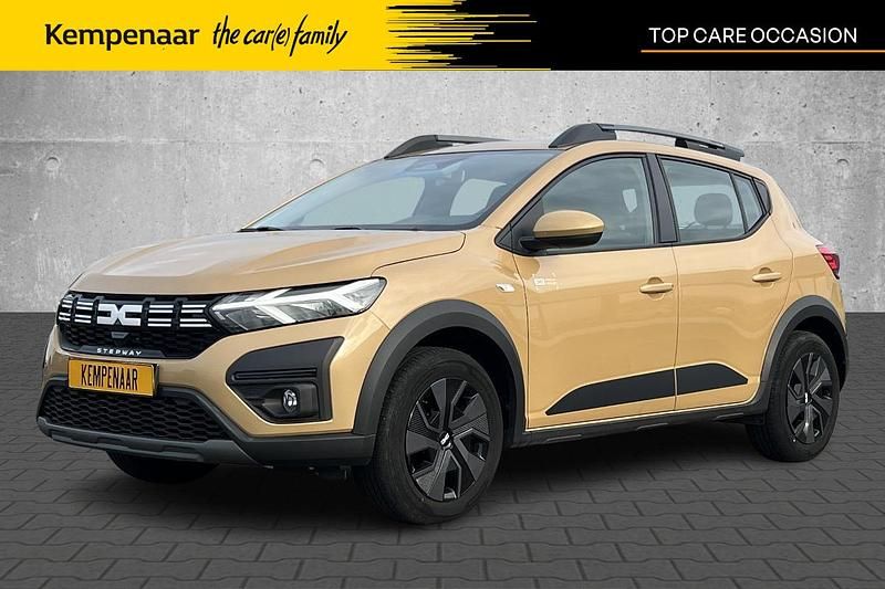 Bruin Gebruikt 2025 Dacia Sandero Expression Hatchback | € 24.950 - Afbeelding 1/4