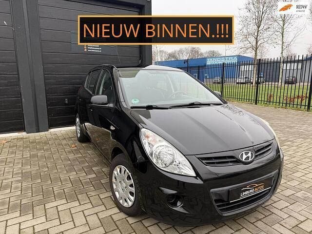Zwart (metallic) Gebruikt 2011 Hyundai i20 Hatchback | € 5.450 (Eerlijke prijs) - Afbeelding 1/4