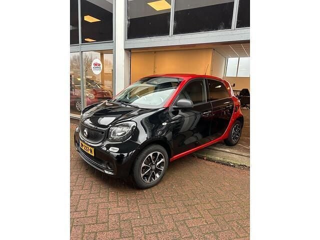 Zwart (metallic) Occasion 2016 Smart ForFour Pure Hatchback | € 4.377 (Eerlijke prijs) - Afbeelding 1/4