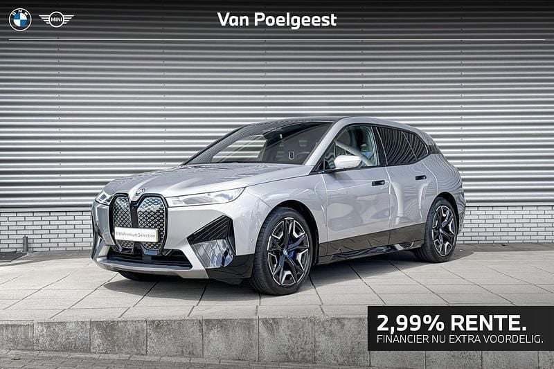 Grijs, metallic lak Gebruikt 2023 BMW iX Comfort Edition SUV | € 53.500 (Eerlijke prijs) - Afbeelding 1/4