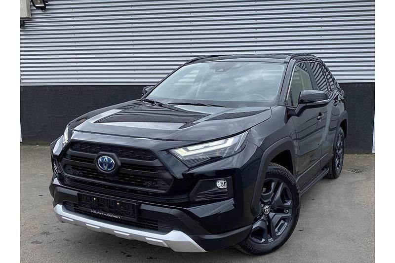 Zwart Occasion 2024 Toyota RAV4 Hybrid SUV | € 47.698 (Iets duurder) - Afbeelding 1/1