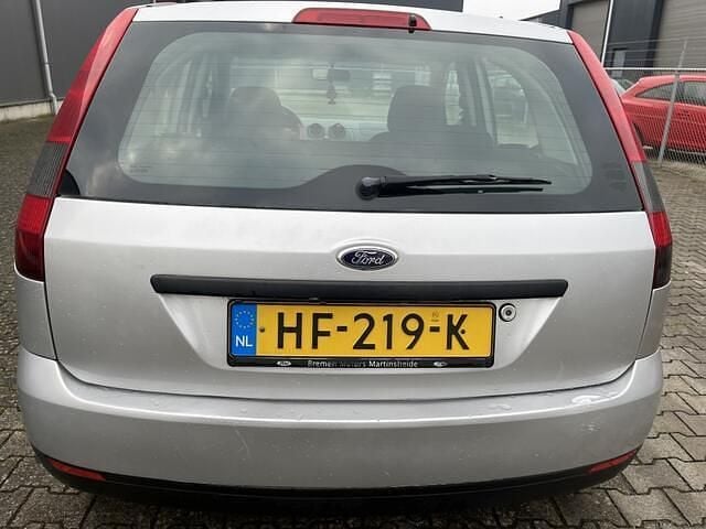 Occasion Ford Fiesta 69 PK (50 kW) 2004 Grijs (metallic) Hatchback