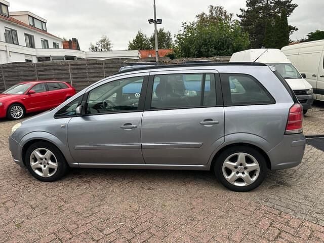 Grijs (metallic) Gebruikt 2006 Opel Zafira Business MPV | € 1.995 (Goede deal) - Afbeelding 1/4
