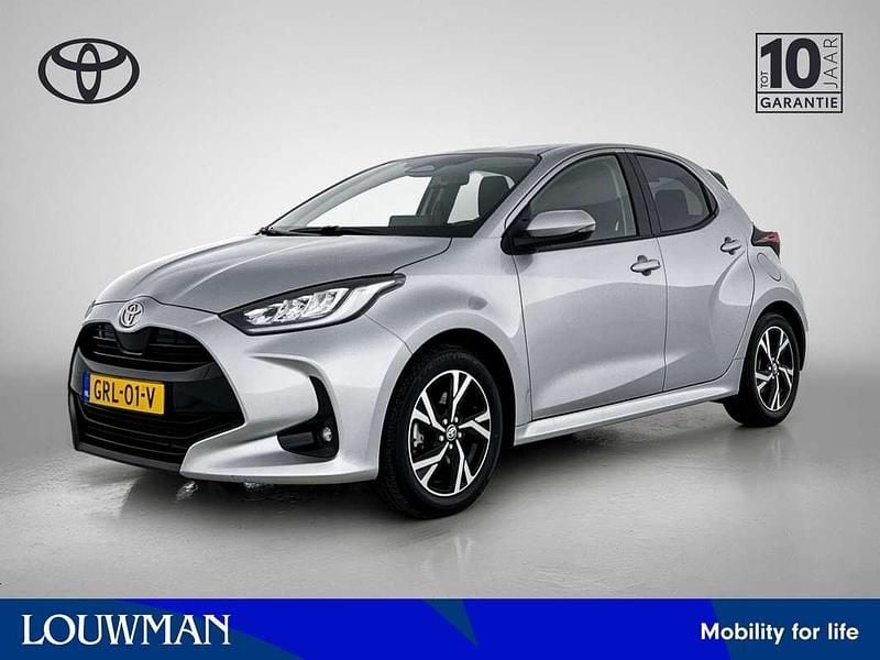 Grijs Gebruikt 2024 Toyota Yaris Hybrid Edition Hatchback | € 25.345 (Eerlijke prijs) - Afbeelding 1/3