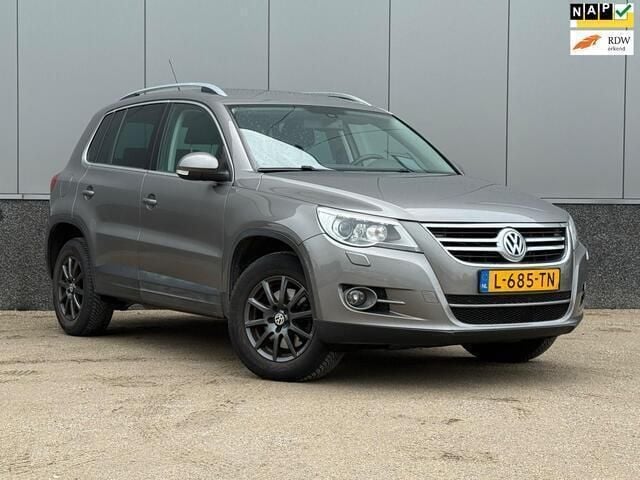 Grijs Gebruikt 2008 VW Tiguan Trendline SUV | € 3.750 (Super prijs) - Afbeelding 1/4