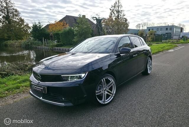 Zwart Gebruikt 2022 Opel Astra Business Hatchback | € 18.995 (Goede deal) - Afbeelding 1/4