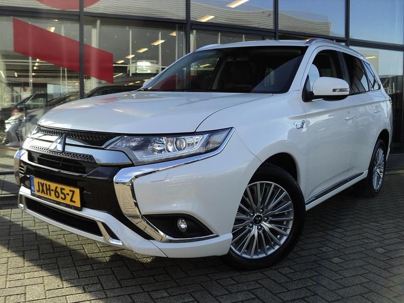 Occasion Mitsubishi Outlander Intense 240 PK (176 kW) 2020 Wit SUV