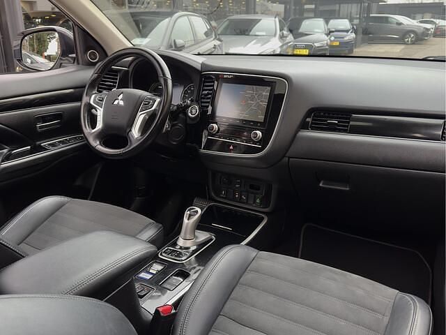 Occasion Mitsubishi Outlander Intense+ 177 PK (130 kW) 2021 Wit SUV