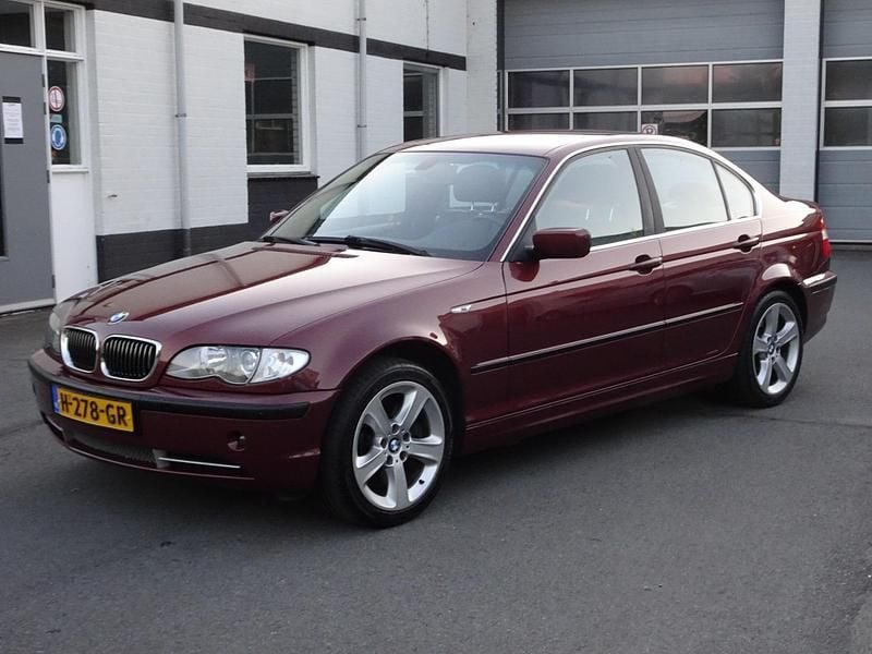 Rood Occasion 2003 BMW 330 Executive Sedan | € 11.950 (Super prijs) - Afbeelding 1/4