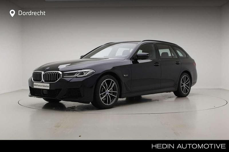 Zwart, metallic lak Gebruikt 2023 BMW 530 M Sport Stationwagen | € 49.895 (Eerlijke prijs) - Afbeelding 1/3