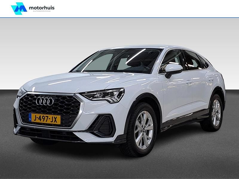 Wit Gebruikt 2020 Audi Q3 Business SUV | € 30.440 - Afbeelding 1/4