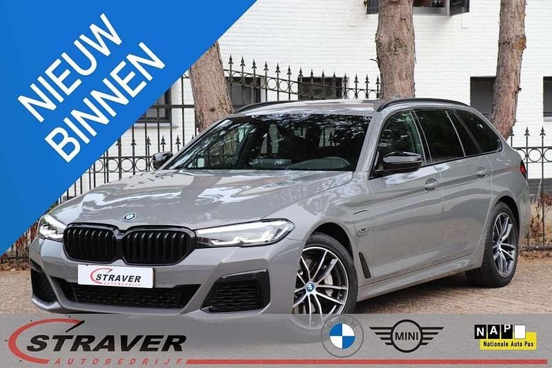Grijs Gebruikt 2022 BMW 520 Executive Stationwagen | € 35.950 (Super prijs) - Afbeelding 1/4