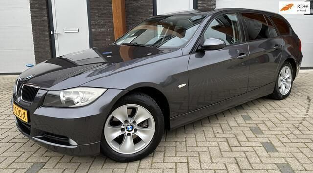 Grijs Gebruikt 2006 BMW 320 Executive Stationwagen | € 6.595 (Duur) - Afbeelding 1/4