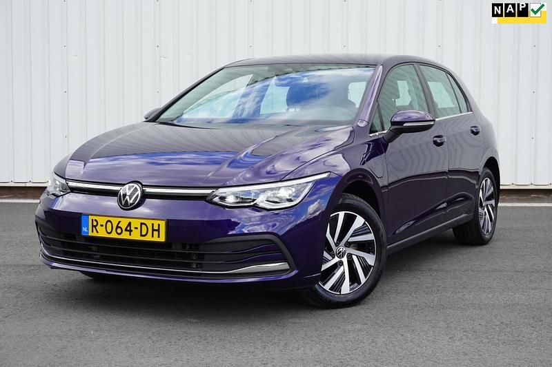 Blauw Gebruikt 2022 VW Golf VIII Style Hatchback | € 19.950 (Goede deal) - Afbeelding 1/4