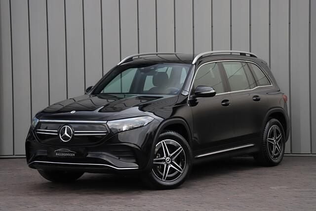 Zwart Gebruikt 2023 Mercedes EQB250 AMG SUV | € 33.950 (Eerlijke prijs) - Afbeelding 1/4
