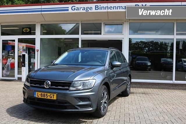 Grijs, metallic lak Gebruikt 2017 VW Tiguan SUV | € 20.950 (Iets duurder) - Afbeelding 1/4