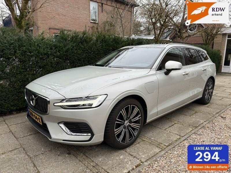 Grijs Gebruikt 2020 Volvo V60 Inscription Stationwagen | € 21.995 (Eerlijke prijs) - Afbeelding 1/4
