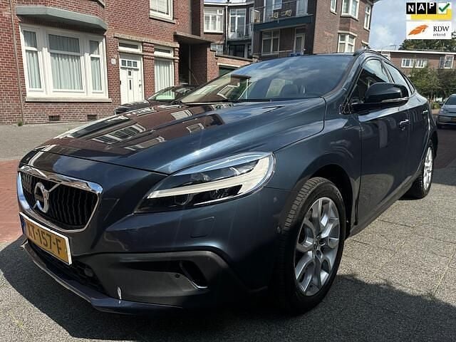 Blauw Occasion 2016 Volvo V40 Hatchback | € 17.950 (Super prijs) - Afbeelding 1/4