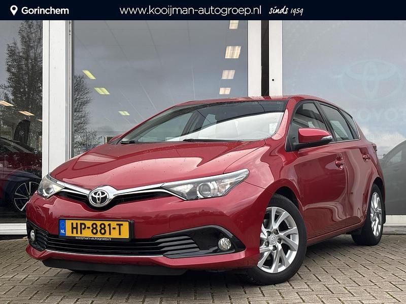 Rood Gebruikt 2015 Toyota Auris Hatchback | € 14.250 (Eerlijke prijs) - Afbeelding 1/4