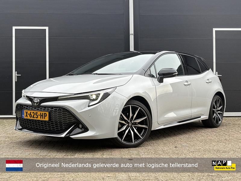 Grijs Occasion 2023 Toyota Corolla Hybrid Sport Hatchback | € 28.990 (Goede deal) - Afbeelding 1/4