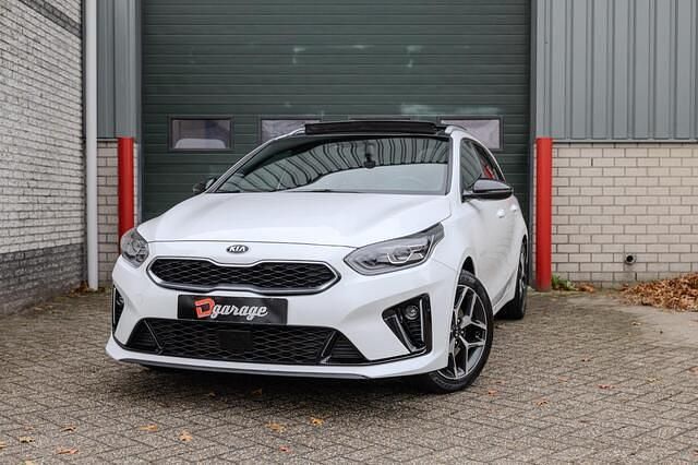 Wit (metallic) Occasion 2020 Kia Ceed Sportswagon GT Stationwagen | € 19.950 - Afbeelding 1/4