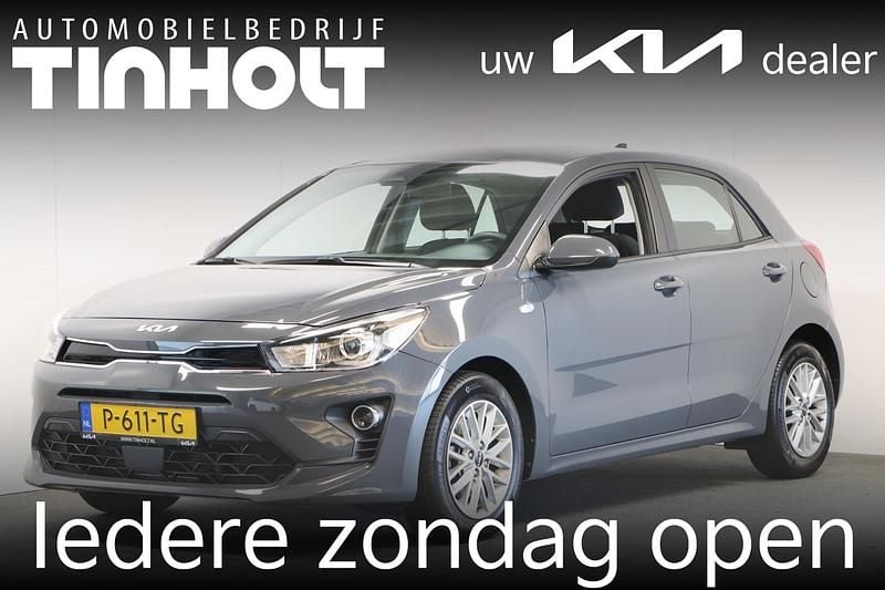 Grijs Gebruikt 2022 Kia Rio Hatchback | € 18.450 (Eerlijke prijs) - Afbeelding 1/4